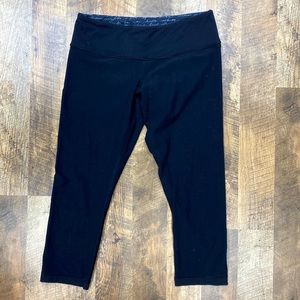 WOMENS Lululemon Capri yoga workout pants size 10 !
